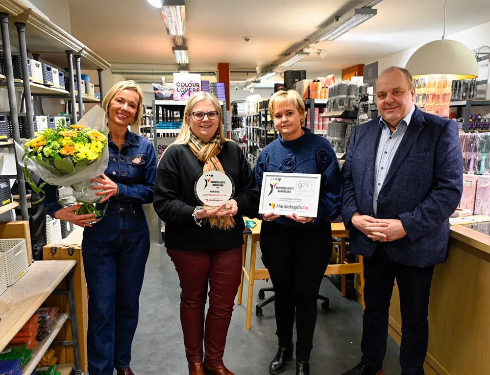 Handelaar met de award van de Vriendelijkste Handelaar